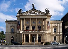 <span>FULL </span>220px-Státní_opera_in_Prague,_2010