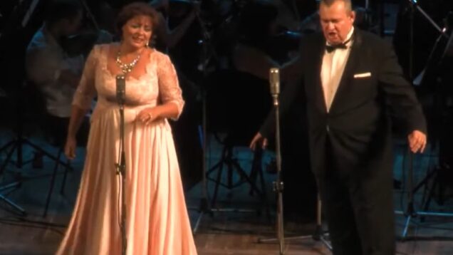 <span>FULL </span>Dennis O’Neill and Suzanne Murphy in Carrolls RTÉ Proms (1991)